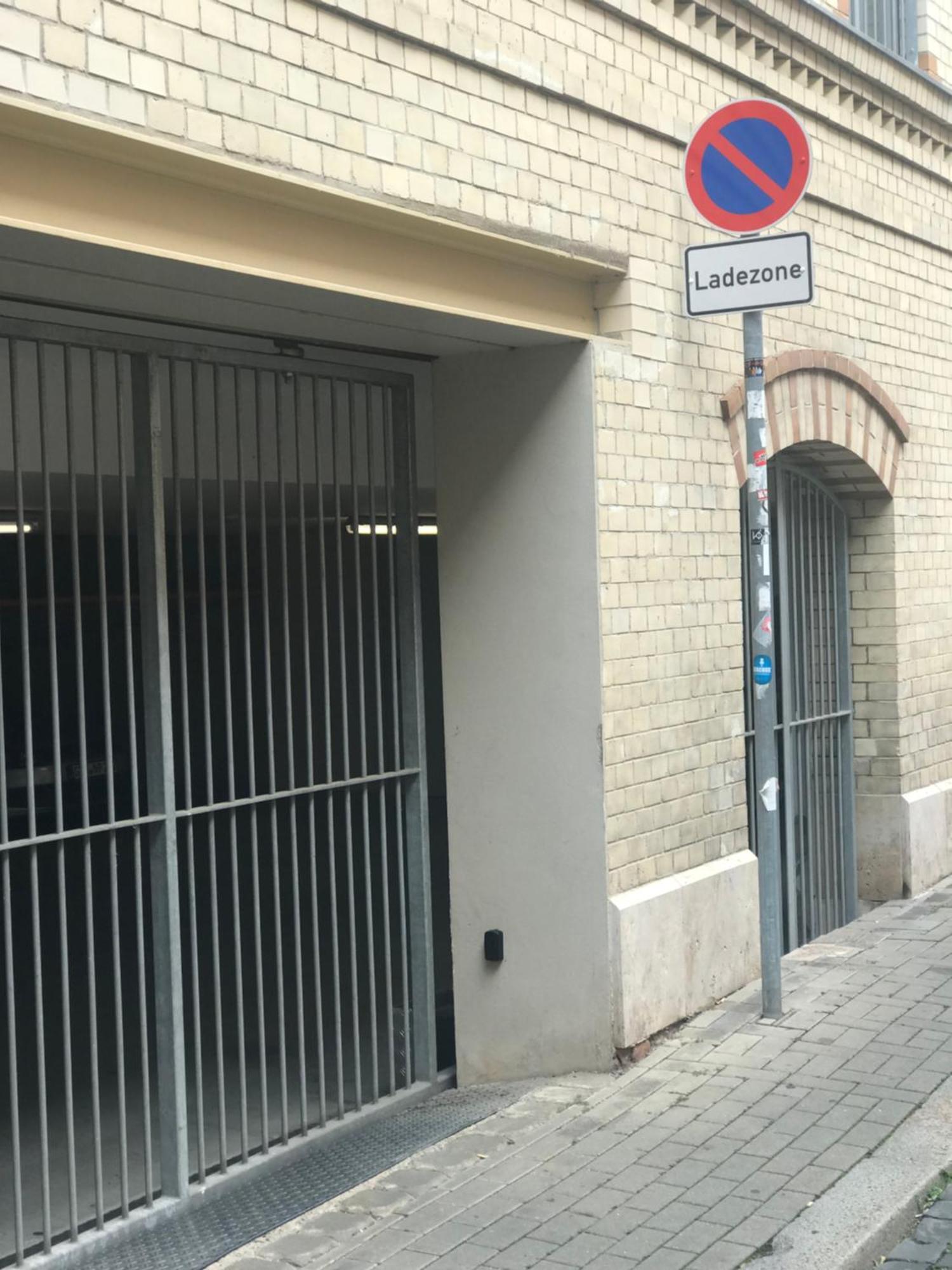 Moderne Galeriewohnung Mit Balkon Und Stellplatz Am Wenigemarkt Erfurt Bagian luar foto