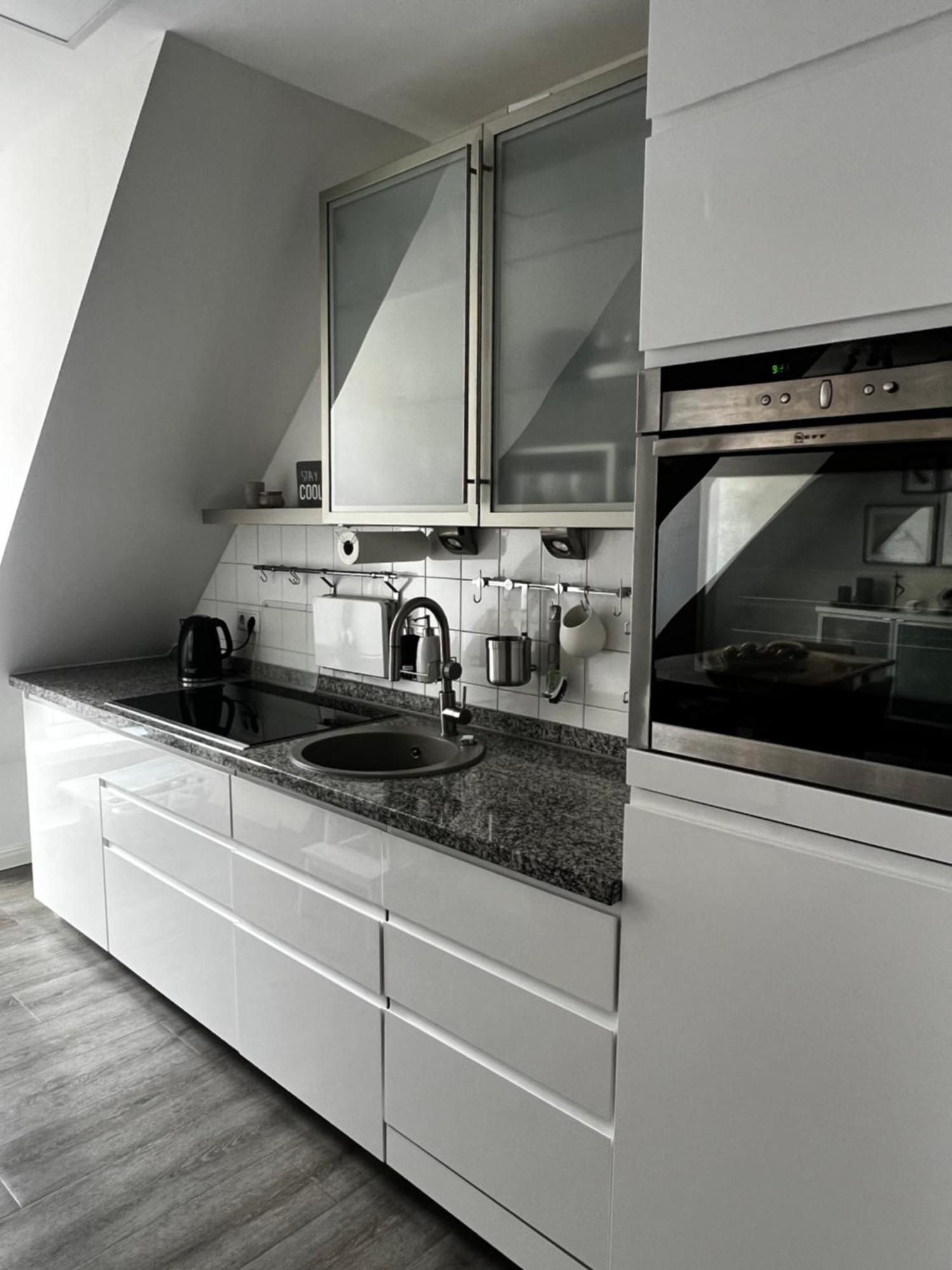 Moderne Galeriewohnung Mit Balkon Und Stellplatz Am Wenigemarkt Erfurt Bagian luar foto