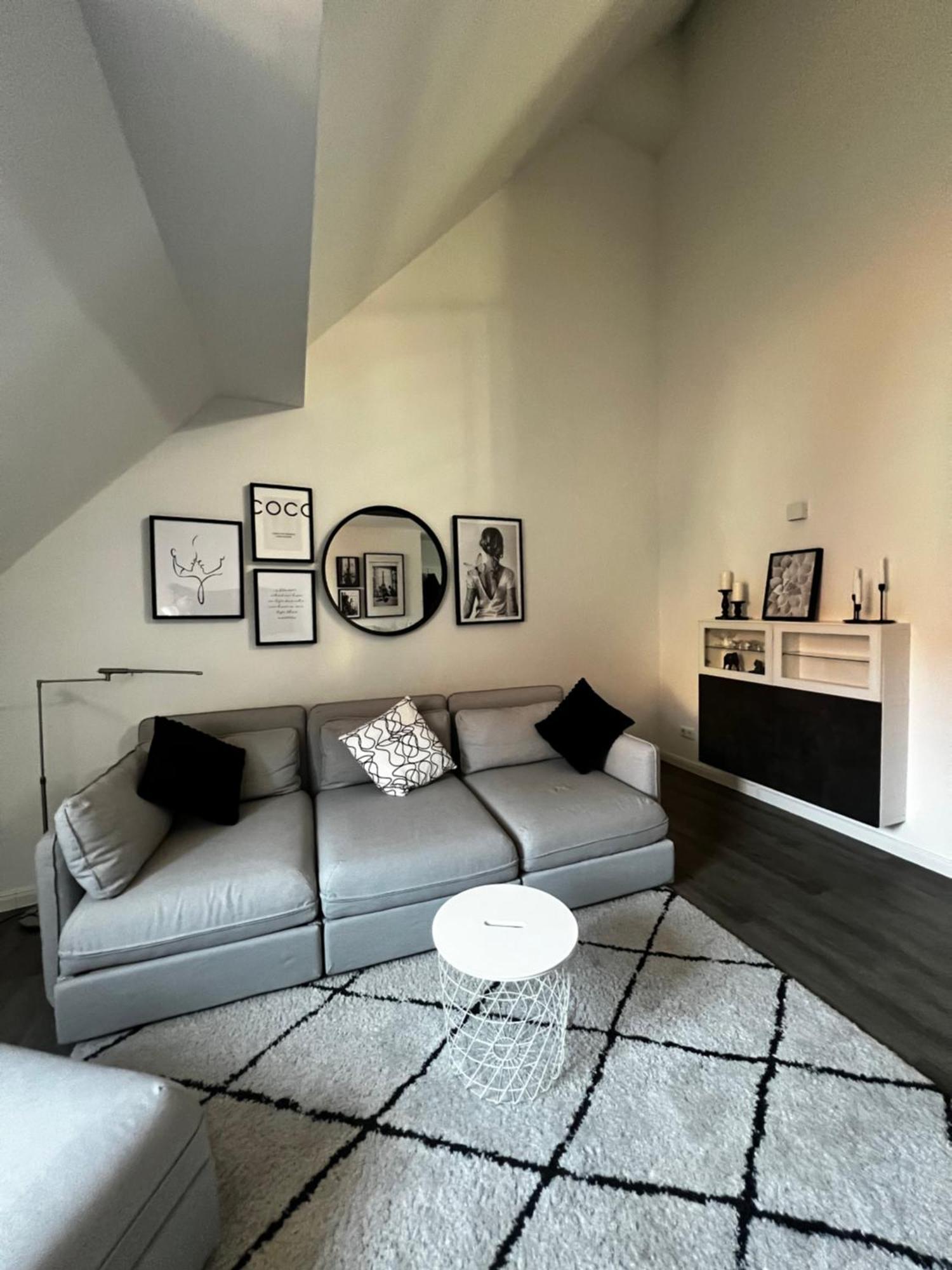 Moderne Galeriewohnung Mit Balkon Und Stellplatz Am Wenigemarkt Erfurt Bagian luar foto