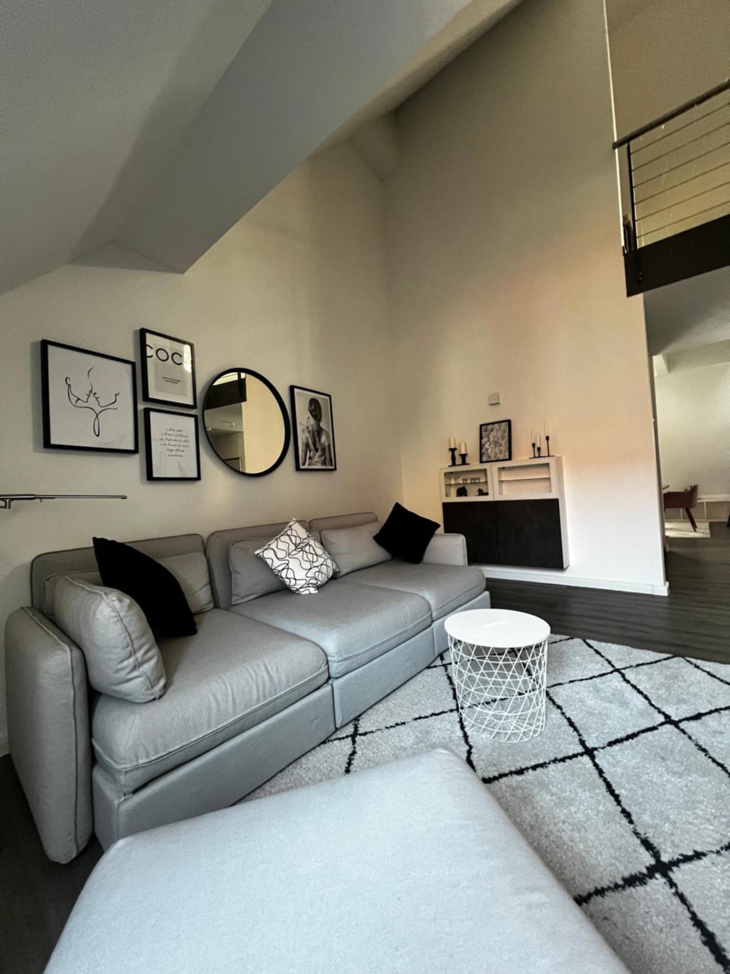 Moderne Galeriewohnung Mit Balkon Und Stellplatz Am Wenigemarkt Erfurt Bagian luar foto