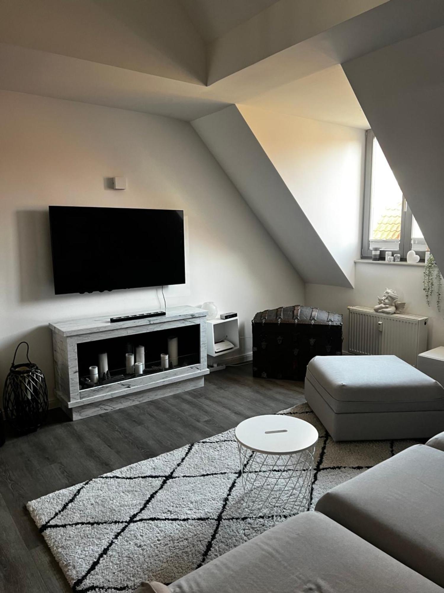 Moderne Galeriewohnung Mit Balkon Und Stellplatz Am Wenigemarkt Erfurt Bagian luar foto