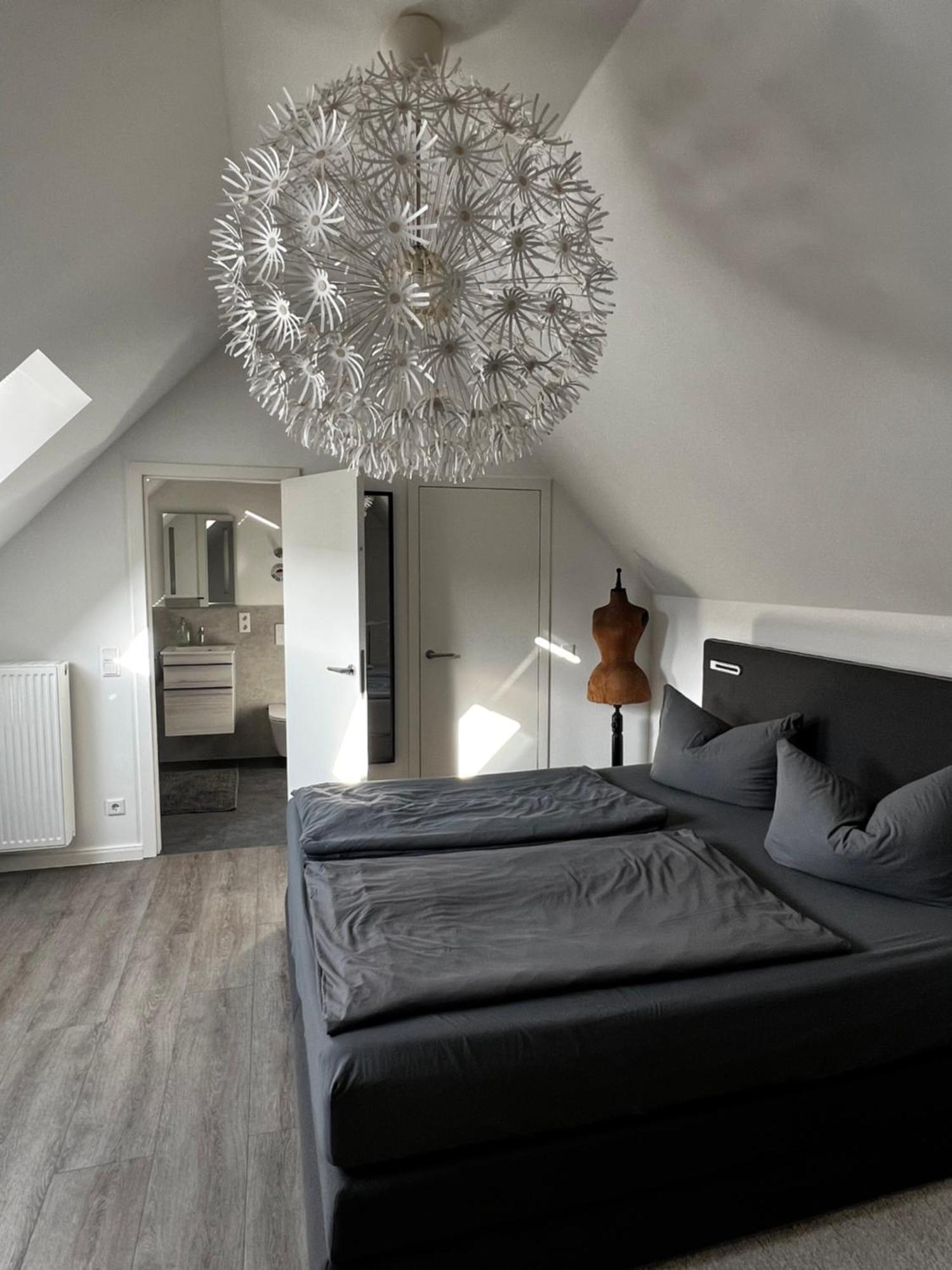 Moderne Galeriewohnung Mit Balkon Und Stellplatz Am Wenigemarkt Erfurt Bagian luar foto