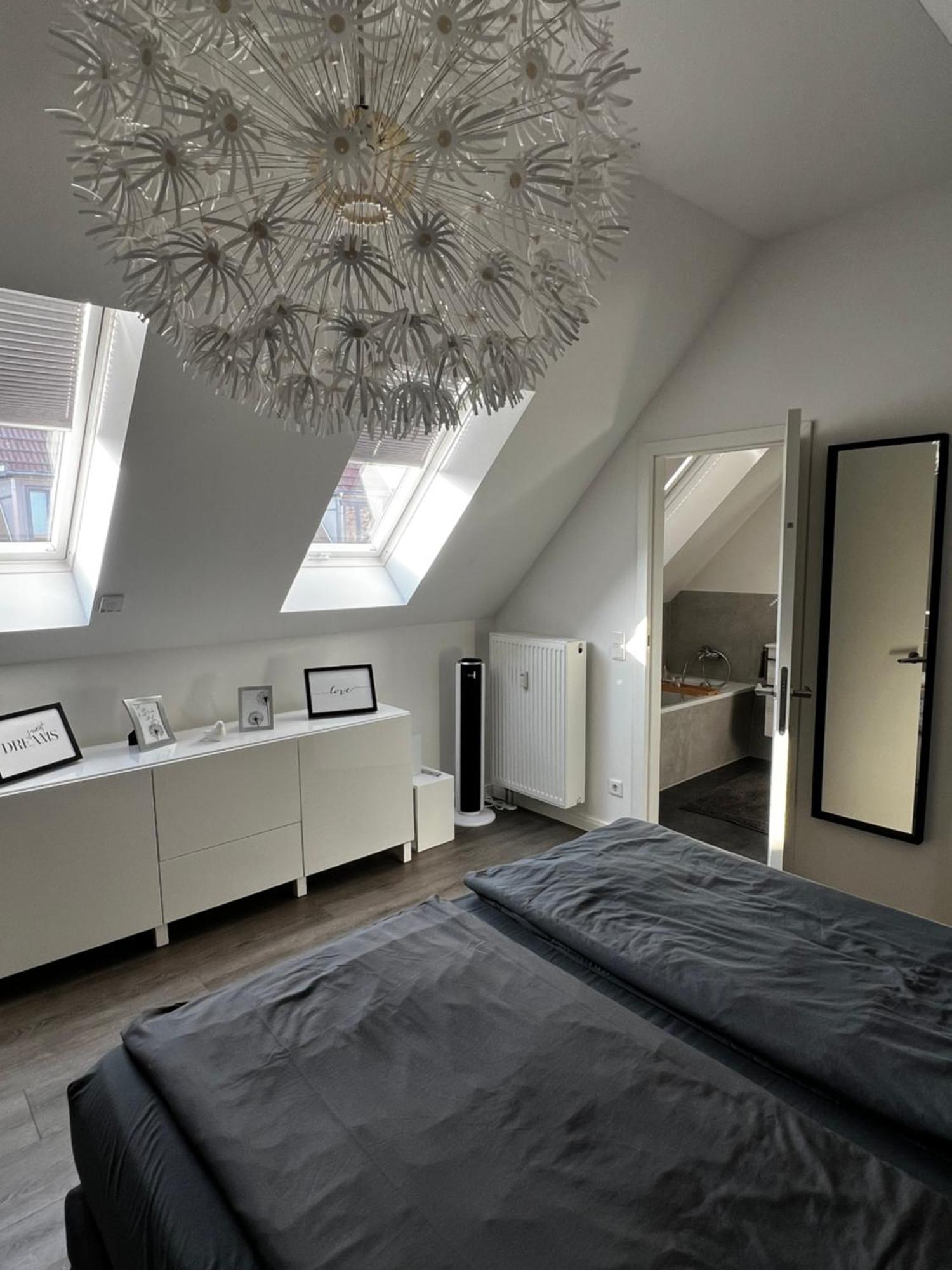 Moderne Galeriewohnung Mit Balkon Und Stellplatz Am Wenigemarkt Erfurt Bagian luar foto