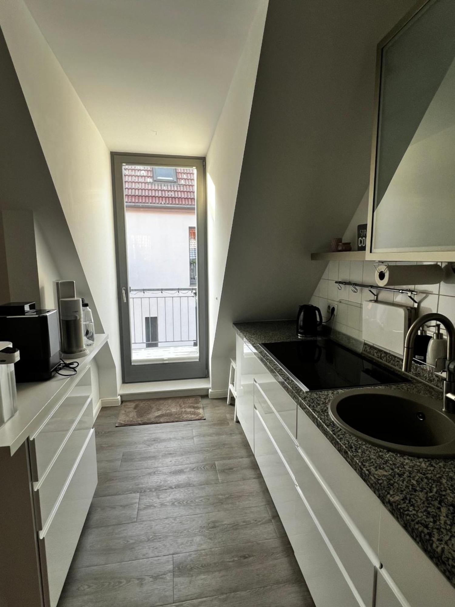 Moderne Galeriewohnung Mit Balkon Und Stellplatz Am Wenigemarkt Erfurt Bagian luar foto