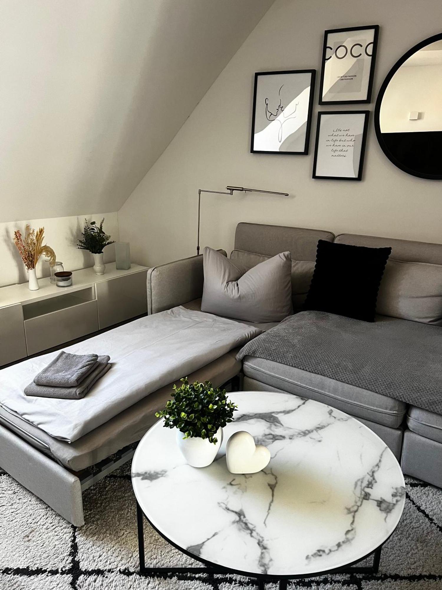 Moderne Galeriewohnung Mit Balkon Und Stellplatz Am Wenigemarkt Erfurt Bagian luar foto